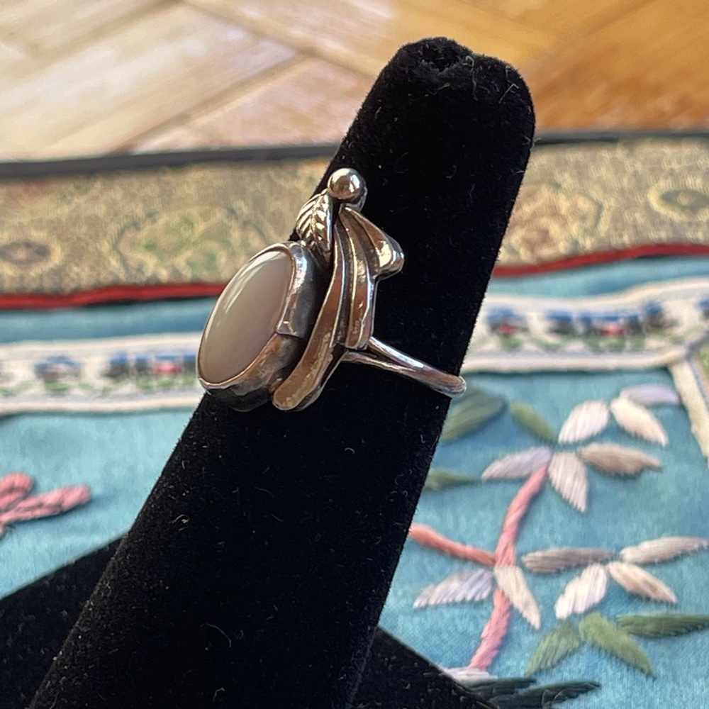 Vintage pink mother of pearl ring - Picture 3 of 7